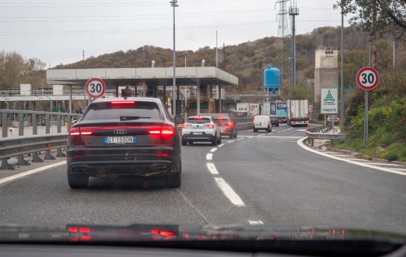 O româncă arestată la intrarea în Italia va primi 261.760 de euro după ce a stat aproape patru ani închisă pe nedrept