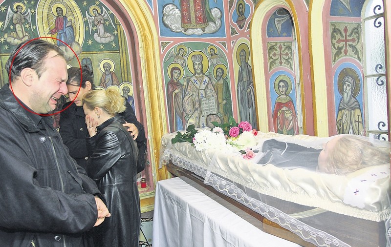 Soprana Roxana Briban era "la mâna" soţului ei: el o coafa, el o epila