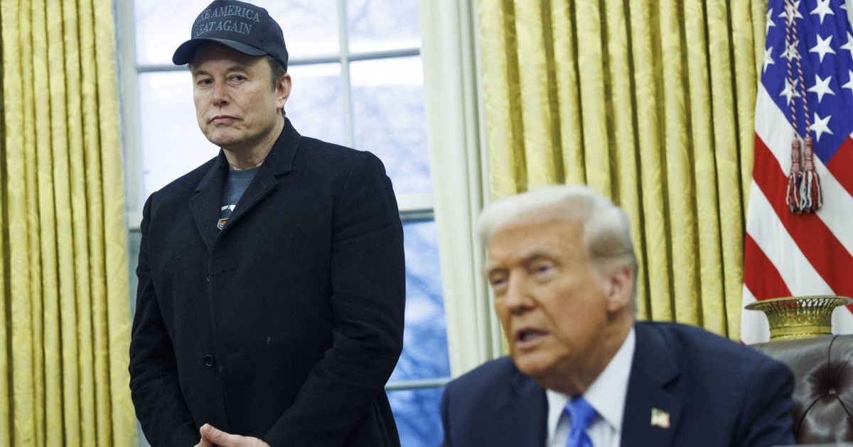 Donald Trump și Elon Musk în biroul de la Casa Albă, în momentul în care miliardarul s-a retras din echipa președintelui american
