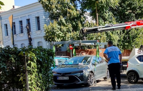 Consiliul General al Municipiului Bucureşti a adoptat miercuri un nou regulament privind ridicarea maşinilor parcate neregulamentar
