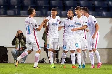 epa06232867 Steaua's Junior Morais (C) celebrates with his teammates after scoring the 2-1 lead during the UEFA Europa League group G soccer match between FC Lugano and FC Steaua Bucharest in Lucerne, Switzerland, 28 September 2017. EPA-EFE/URS FLUEELER
