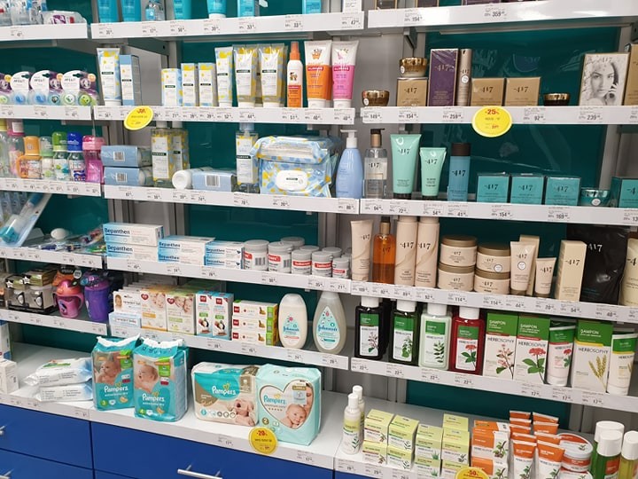Produse de îngrijire dintr-o farmacie