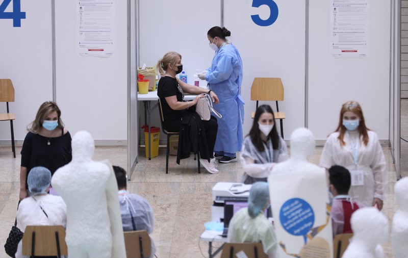 Câte persoane s-au vaccinat de la începutul maratonului din București. Gheorghiță: Ținta a fost mult depășită