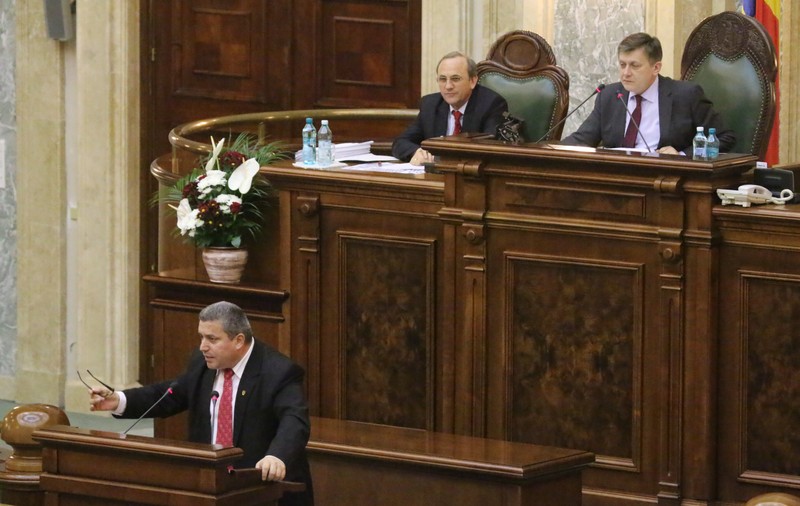 Senatorul PP-DD Haralambie Vochiţoiu vrea să umble la Legea pensiilor: ”Femeile să muncească doar până la 60 de ani!”
