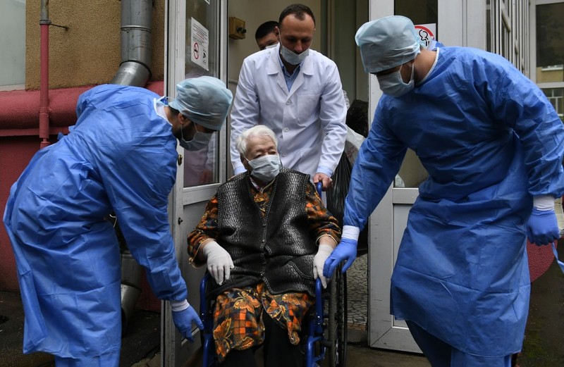 Vârstnicii sunt cei mai predispuși unui răspuns exagerat al sistemului imunitar la COVID | Foto: Hepta
