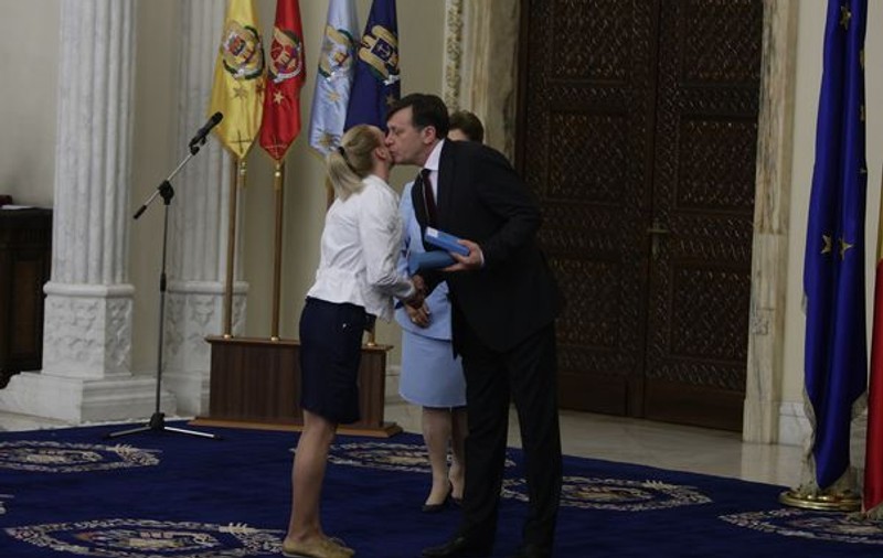 Medaliaţii de la Jocurile Olimpice, decoraţi de preşedintele interimar Crin Antonescu