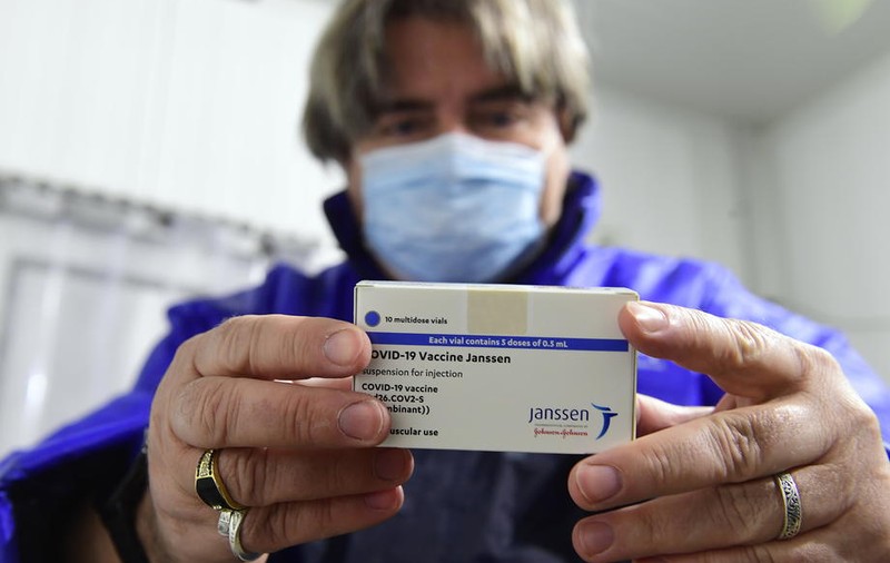 Comisia Europeană cere explicații companiei Johnson & Johnson, pentru amânarea livrării vaccinului său