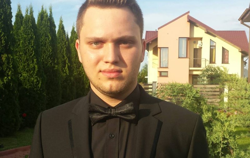 Fiul primarului din Botoșani a vrut să se sinucidă. S-a urcat pe acoperișul unui bloc