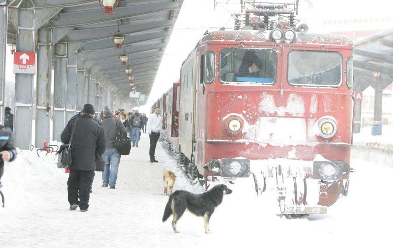 Condiţii de coşmar în trenuri. Călătorii au îngheţat de frig, reprezentanţii CFR ridică din umeri