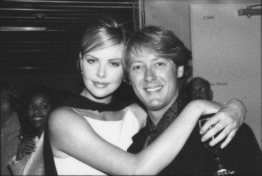 Charlize Theron și James Spader, la ediția din 1996 a TIFF
