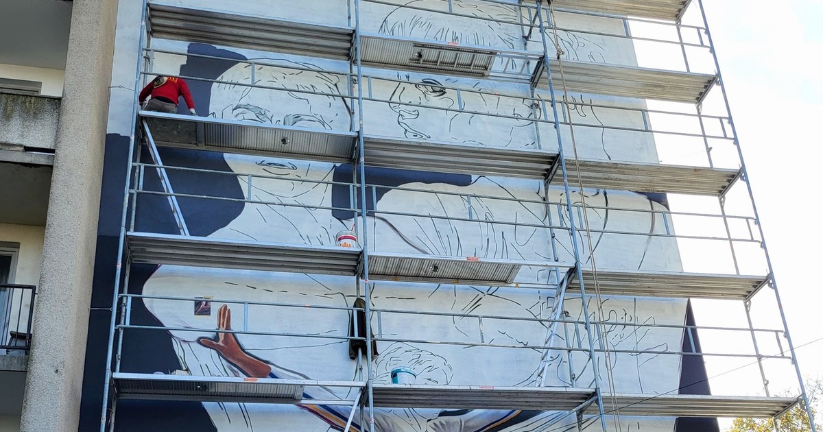 Lucrări la pictura murală a Nadiei
