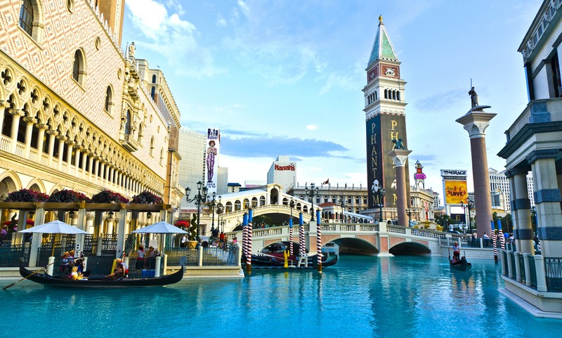 The Venetian are și un canal navigabil, exact ca-n Veneția!