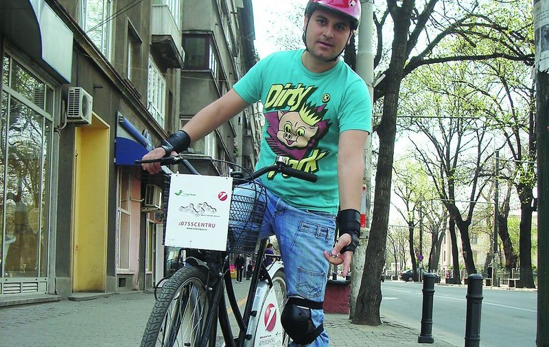 Dacă ţineţi la viaţă, biciclişti, ocoliţi pistele!