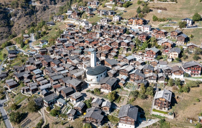 Un turist a vizitat orașul din Europa care te plătește cu 27.000 de euro să te muți acolo și a descoperit o capcană