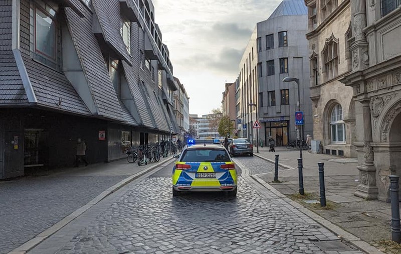 4 polițiști răniți și 7 arestări, după ce angajații unei firme s-au luat la bătaie, la petrecerea de Crăciun dintr-un restaurant din Braunschweig