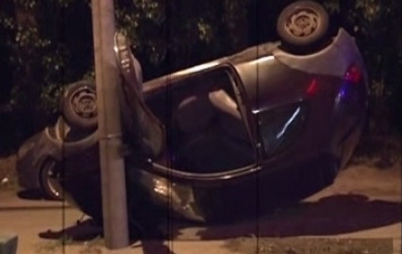 Gestul inconştient al unui şofer care conducea fără permis de 20 de ani! S-a răsturnat cu maşina!