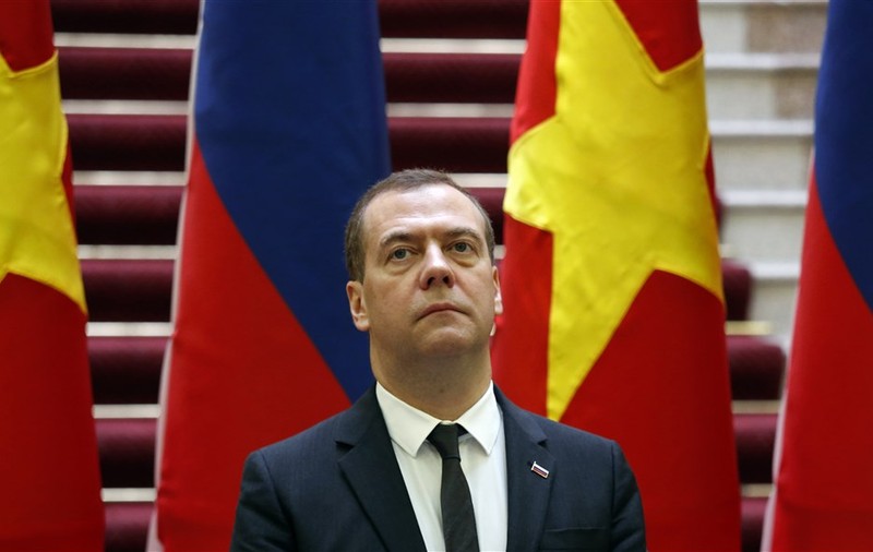 Dmitri Medvedev amenință cu rachete Kalibr și „focuri de artificii” viitoarea uzină germană Rheinmetall de tancuri din Ucraina
