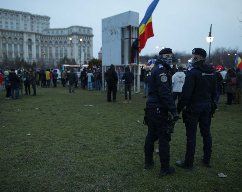 Amenzi de 29.950 de lei după protestul antirestricții din București la care a fost și senatoarea Diana Șoșoacă
