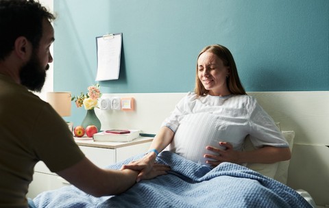 Femeie in maternitate