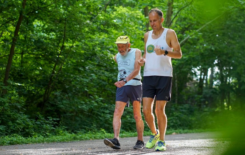 Maratonistul de 100 de ani care a învins cancerul și deține patru recorduri mondiale: „E cea mai frumoasă perioadă a vieții mele”