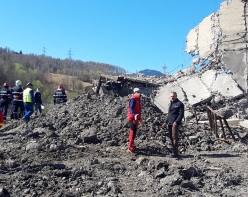UPDATE | Cei doi muncitori prinși sub dărâmături la mina Uricani au fost găsiți decedați