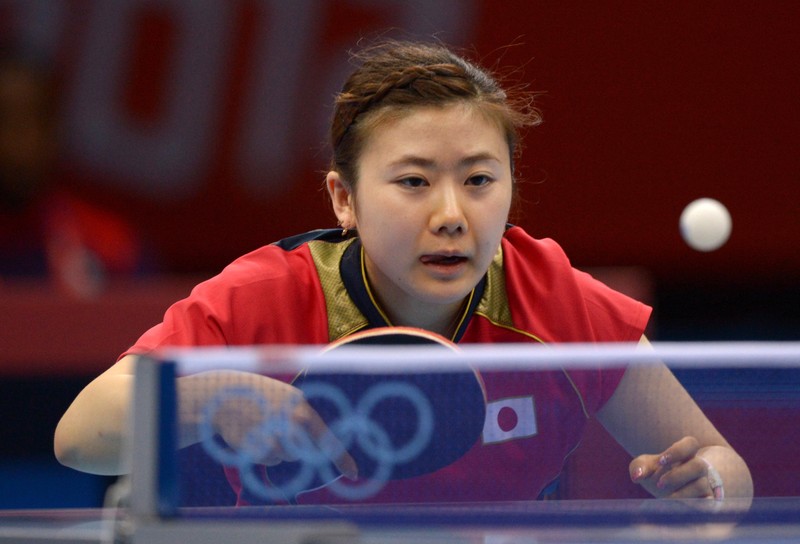 epa03343319 Japan's Ai Fukuhara competes against Tianwei Feng of Singapore during the Women's Table Tennis Team Semifinals during the London 2012 Olympic Games, London, Britain, 05 August 2012. EPA/Rainer Jensen