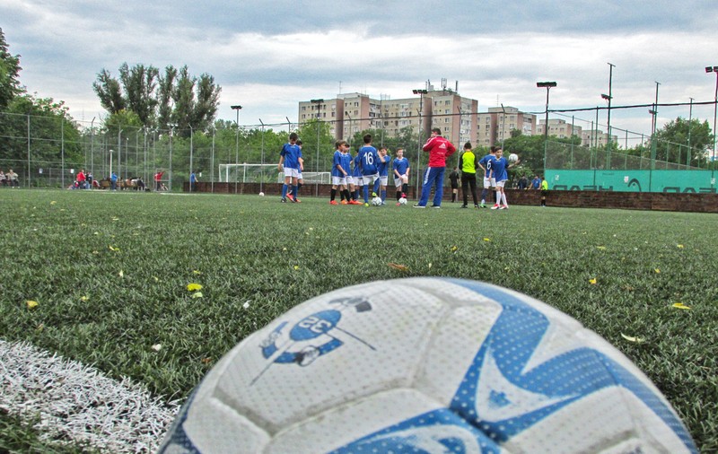 Cum se vor desfășura orele de sport din toamnă. Fotbalul va deveni miuță, iar la baschet, fiecare elev va avea mingea lui