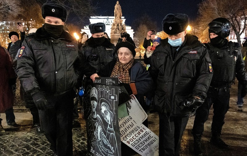 VIDEO | Proteste în Moscova și Sankt Petersburg. Rușii, din nou în stradă contra lui Putin. Printre arestați, o supraviețuitoare a asediului nemților asupra Leningradului
