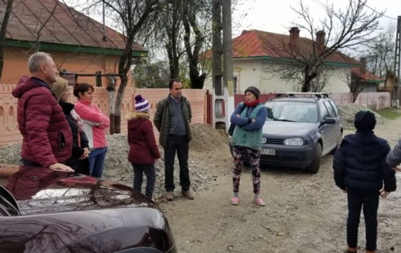 Elevi de clasele primare, agresați la școală! „M-a dezbrăcat în fundul gol”. Directoarea: „Nu sunt responsabilă”