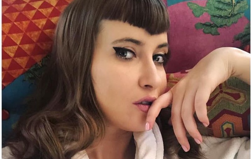 Iulia Albu, atac dur la adresa Andreei Bălan. "Ce noroc să te trezești după operație machiată și în lenjerie sexy, nu ca tot muritorul în cămașă de noapte și cu fața umflată"