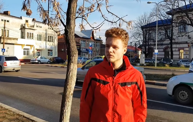 Mama tânărului pentru care instanța a decis, după patru ani, ștergerea notei 2 la purtare: „Au crezut că, fiind de la țară, suntem mai proști”