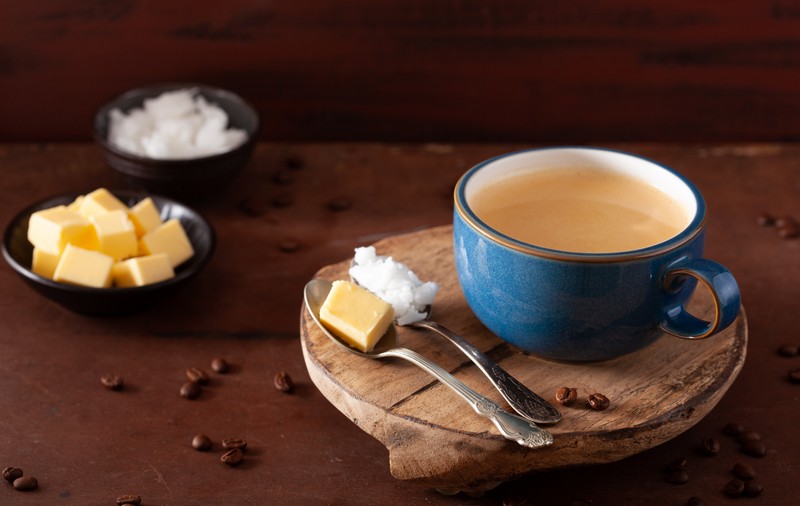 De ce pun oamenii unt în cafea. Secretul din spatele acestui obicei