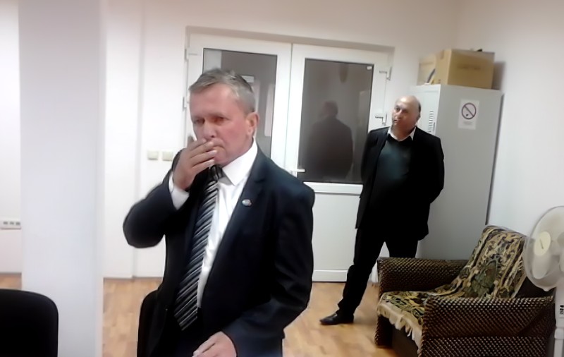 Când e și când nu e ”turism electoral”. E legal să duci oamenii cu microbuzul la vot?