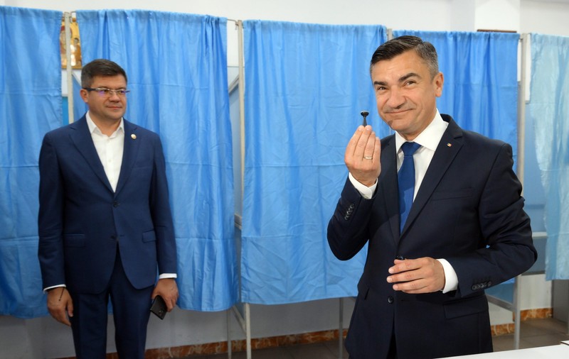 Tensiuni în PNL Iași. Primarul Mihai Chirica ar putea reveni în PSD, Costel Alexe nu neagă. Ambii au probleme penale