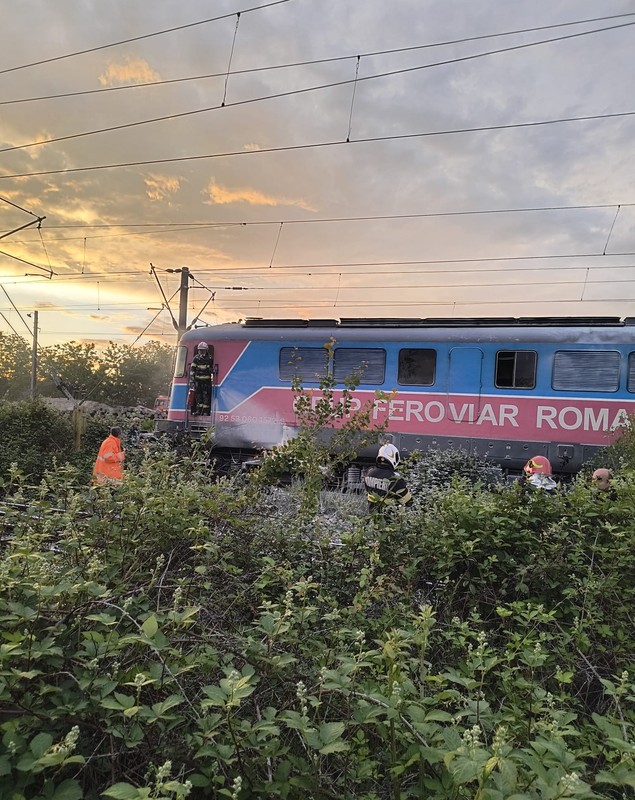 Locomotiva unui tren care transporta țiței a luat foc la Valea Călugărească. Unde era oprit marfarul cu 36 de vagoane
