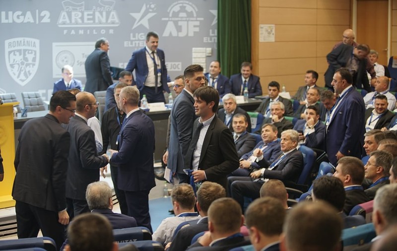 Cum a venit Cristi Chivu încălțat la alegerile FRF 2018 | Foto în articol