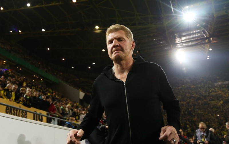 Diferența dintre Germania și România. La ei, Effenberg a fost demis pentru că îi expirase licența de antrenor; la noi, Rădoi a fost principal, chiar dacă nu începuse școala de antrenori