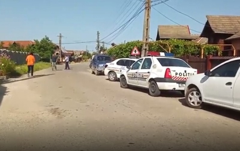 Un consilier din Gorj e suspectat că ar fi furat motoarele ambulanțelor parcate în curtea primăriei