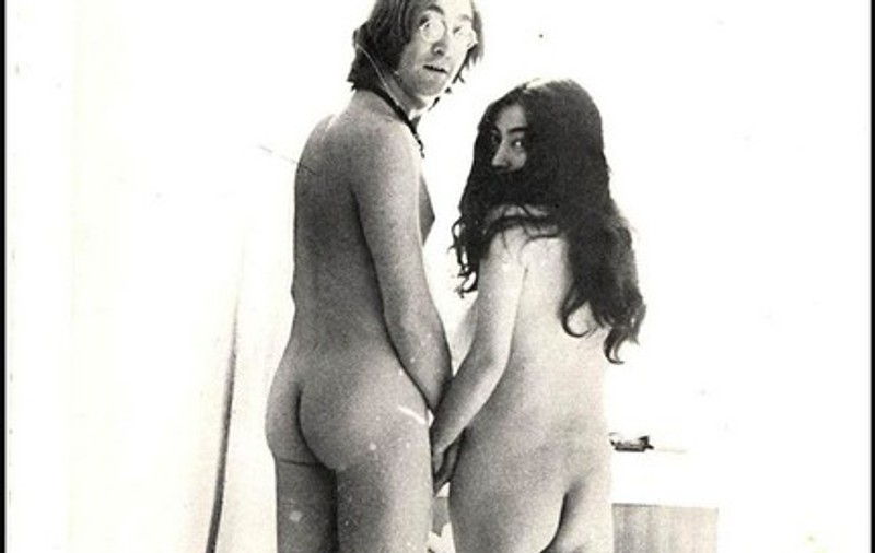Yoko Ono goală şi din faţă, şi din spate. N-are celulită, dar tot nu impresionează | FOTO