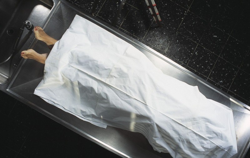 Locatarii unui bloc au fost nevoiți să suporte zile întregi mirosul unui cadavru aflat în descompunere, din lipsă de medic, în Franța