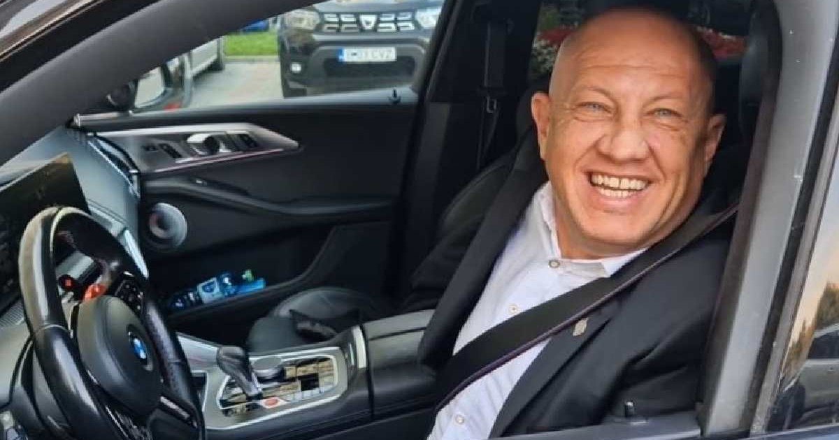 Deputatul PSD de Cluj Răzvan Ciortea aflat la volanul unui BMW