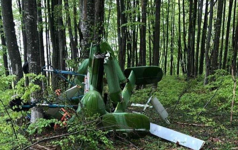 FOTO | Un elicopter s-a prăbușit în Maramureș! O persoană moartă a fost găsită lângă epavă de un cioban