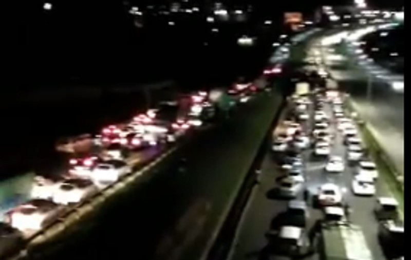 Mii de oameni au rămas blocați în trafic în Kenya, după ce drumurile au fost închise în timpul carantinei de noapte