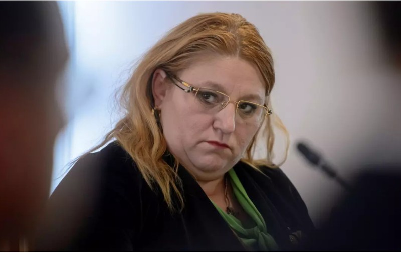 Diana Șoșoacă s-a filmat în cabina de votare, la alegerile prezidențiale, când a desenat o nouă casetă cu numele său și apoi s-a votat singură