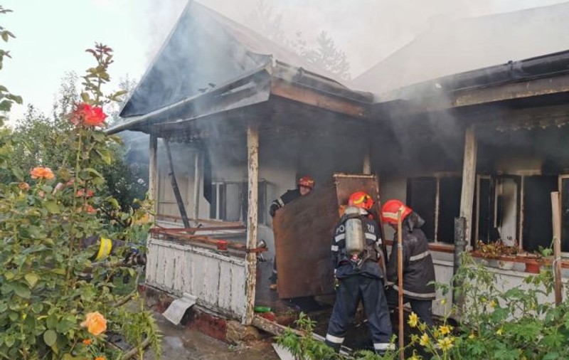 Incendiu puternic la o chilie din incinta Mănăstirii Agafton