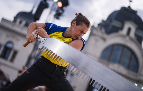 Au intrat în ring și au scris istorie cu toporul. Cei mai buni tăietori de lemne au făcut spectacol la Budapesta