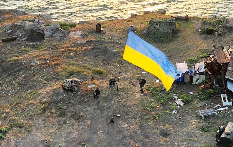 Rușii au bombardat Insula Șerpilor din Marea Neagră cu avioane Tu-22M3 și rachete supersonice Kh-32