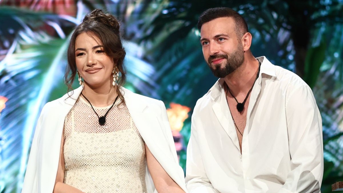 Francesca Sarao și Cristi Pungă la „Insula Iubirii - Reuniuni”, emisiune difuzată de Antena 1
