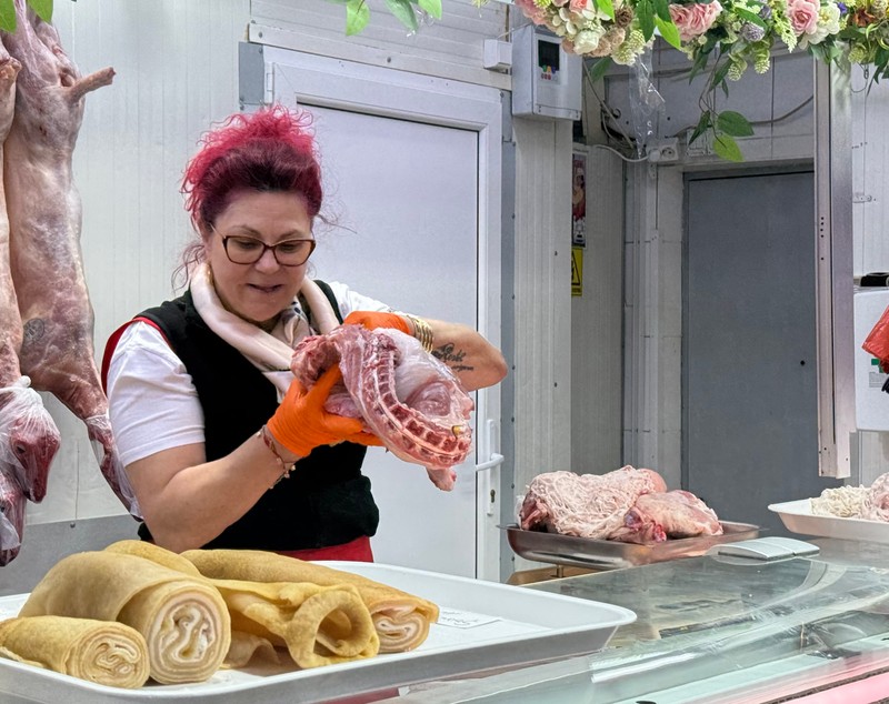 Cât costă un kilogram de carne de miel pentru Paște 2025? „Oricine își poate permite o pulpiță”