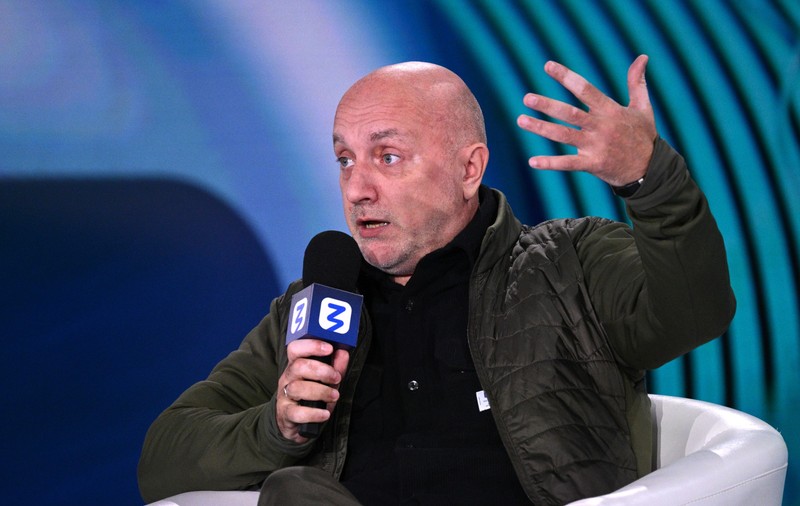 „Tinerii ruși nu se înrolează pentru bani, ci pentru că fetele iubesc soldații”. Mesajul transmis de scriitorul naționalist Zahar Prilepin, după ce Vladimir Putin a anunțat o nouă încorporare